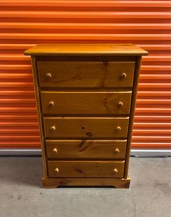 Gorgeous Knotty Pine 5 Drawer Wood Dresser