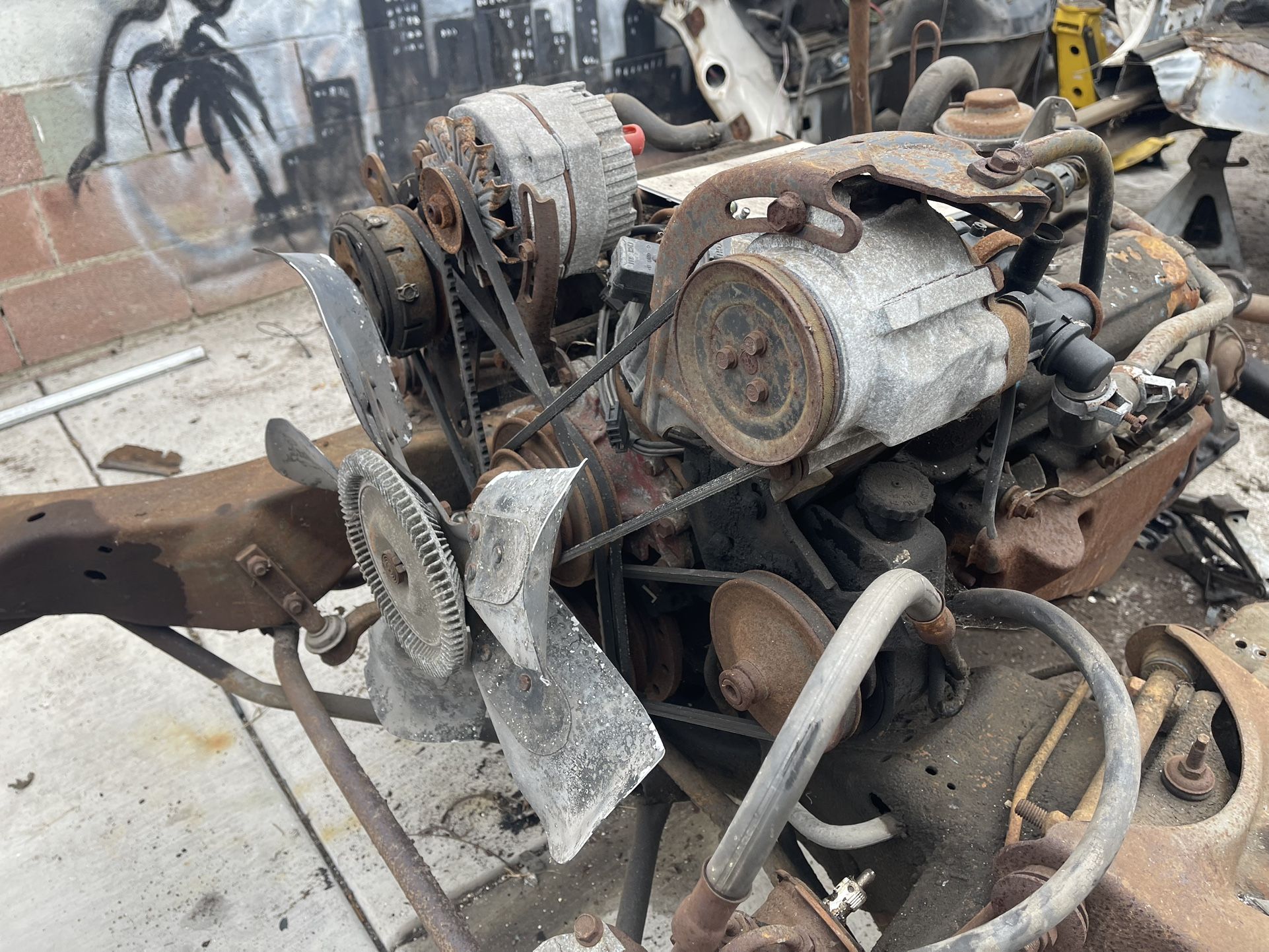 G body V6 engine compete with brackets and everything you seen the picture