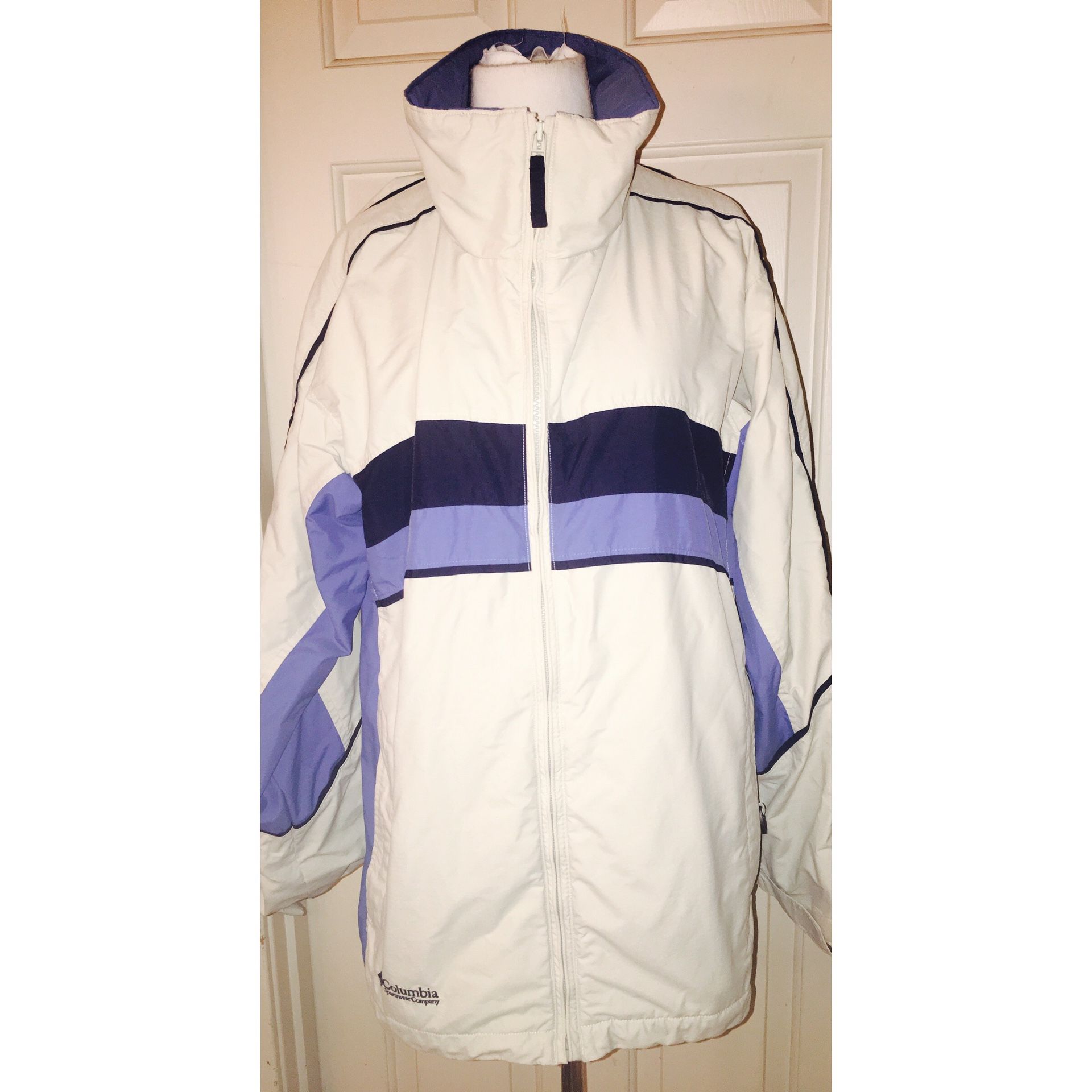 Columbia women's Sz Large lightweight winter jacket great Condition