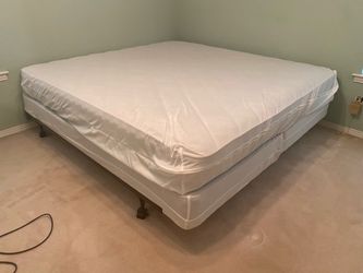 King Size mattress, box springs & bed frame - Simmons Maxipedic