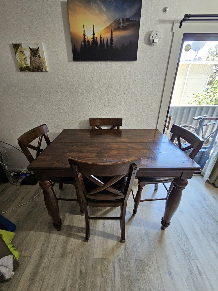 Wood Dining Room Table With Leaf and Chairs