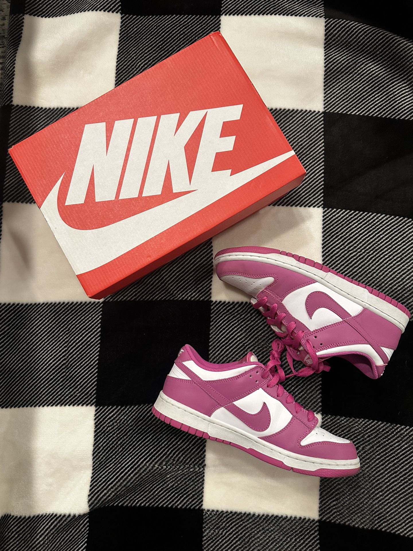 Nike Dunks Sz 7-7.5
