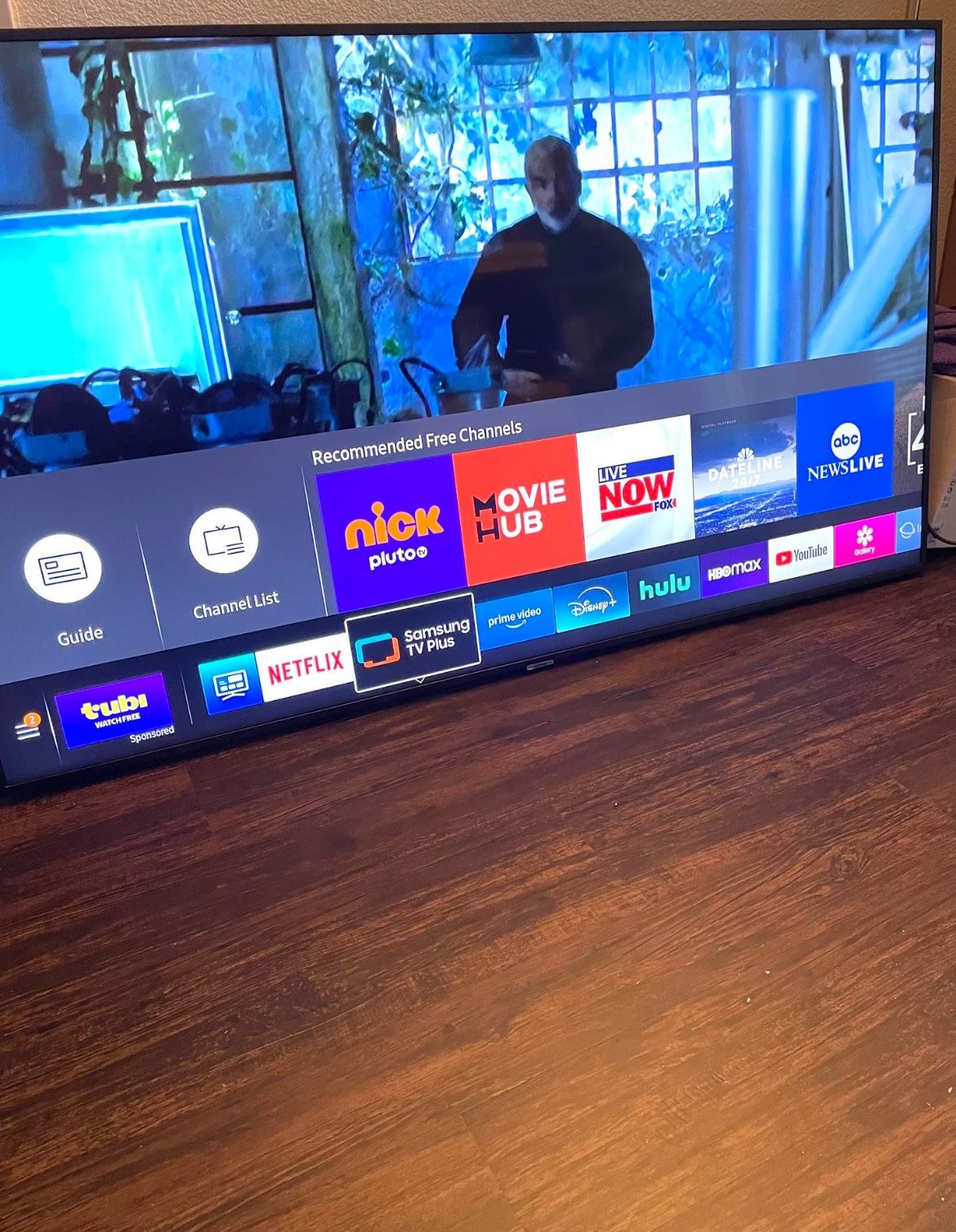 75”Samsung Premium 4K 2160p UHD Smart TV HDR Model UN75NU8000 Small Lines