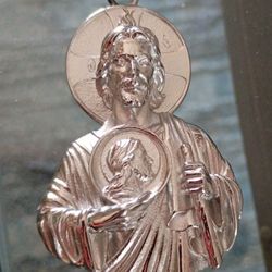 New Stainless Steel 3in Has A 6mm Rope Chain Is 29in Solid. Pend Has Weight Mpu Serious Buyers Don't Deliver Cash Only