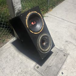 2 12” Subwoofers 