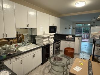 Entire 21 piece kitchen in excellent condition