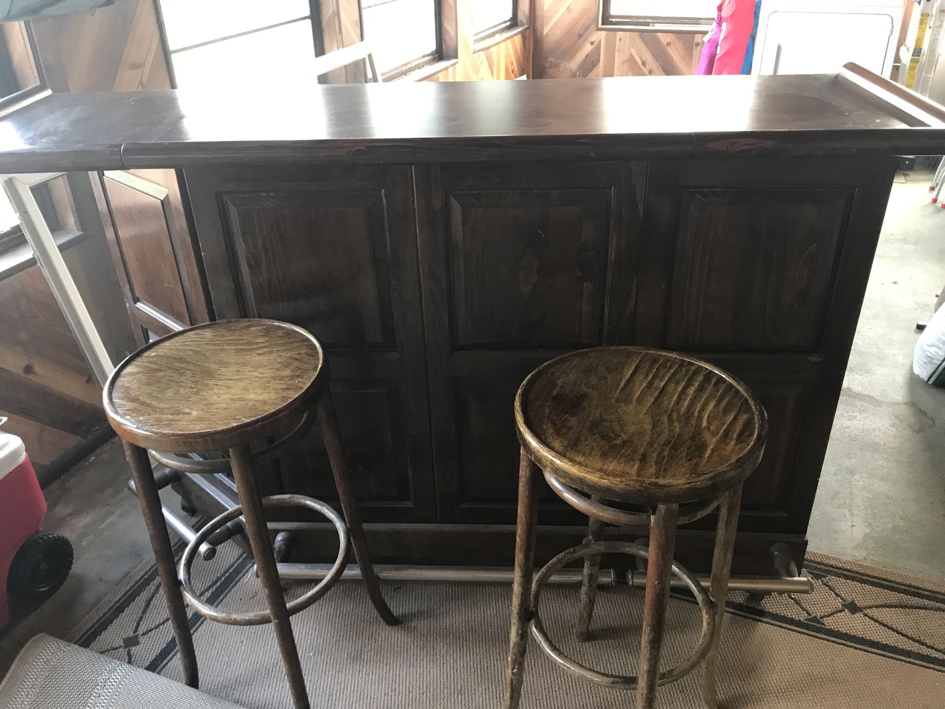 Vintage Ethan Allen bar and 2 bar stools