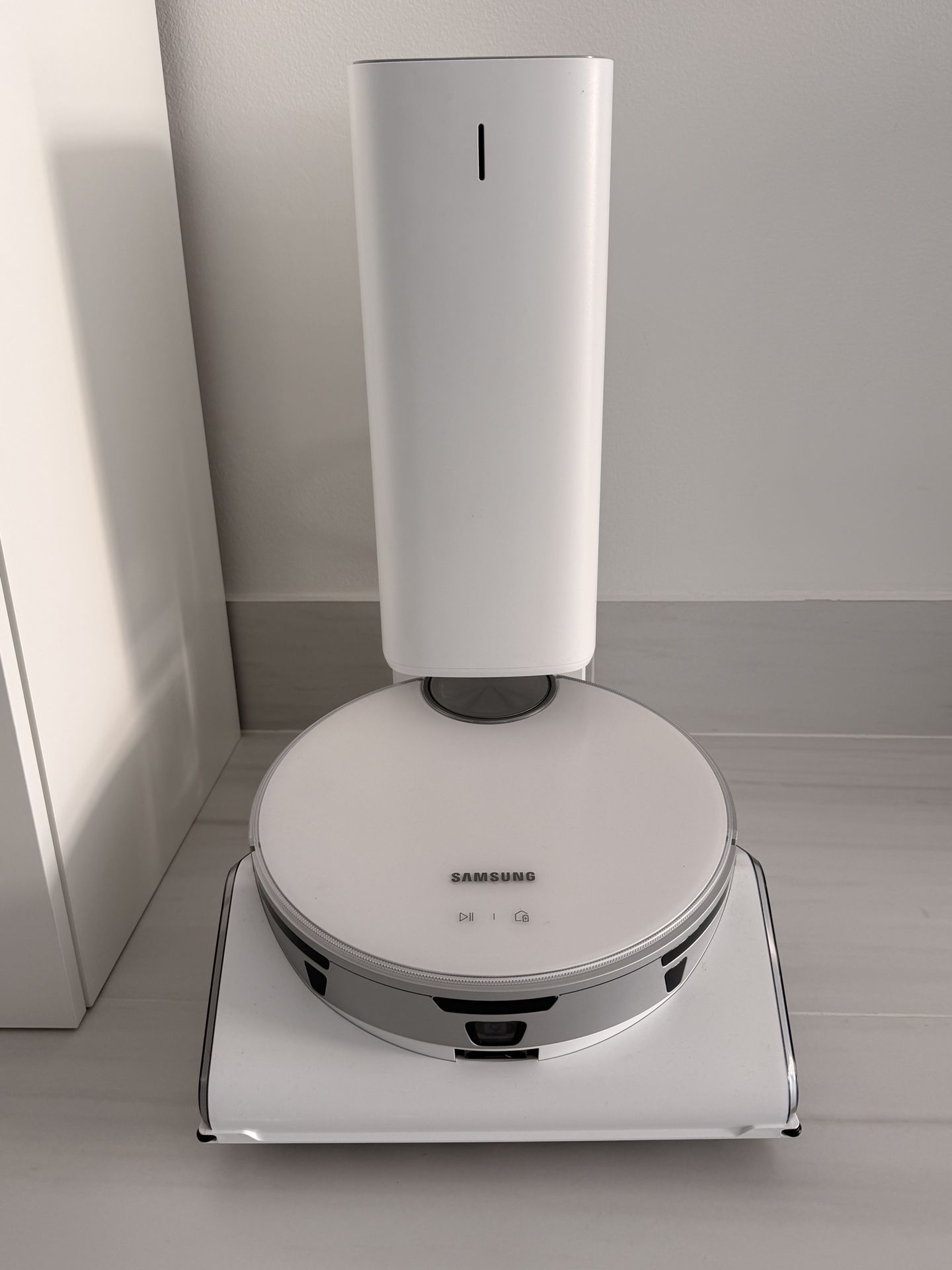 Samsung Jet Bot AI+ Robot Vacuum with Object Recognition VR50T95735W/AA