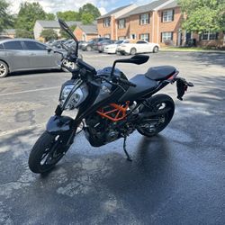 KTM 2023 Duke 390