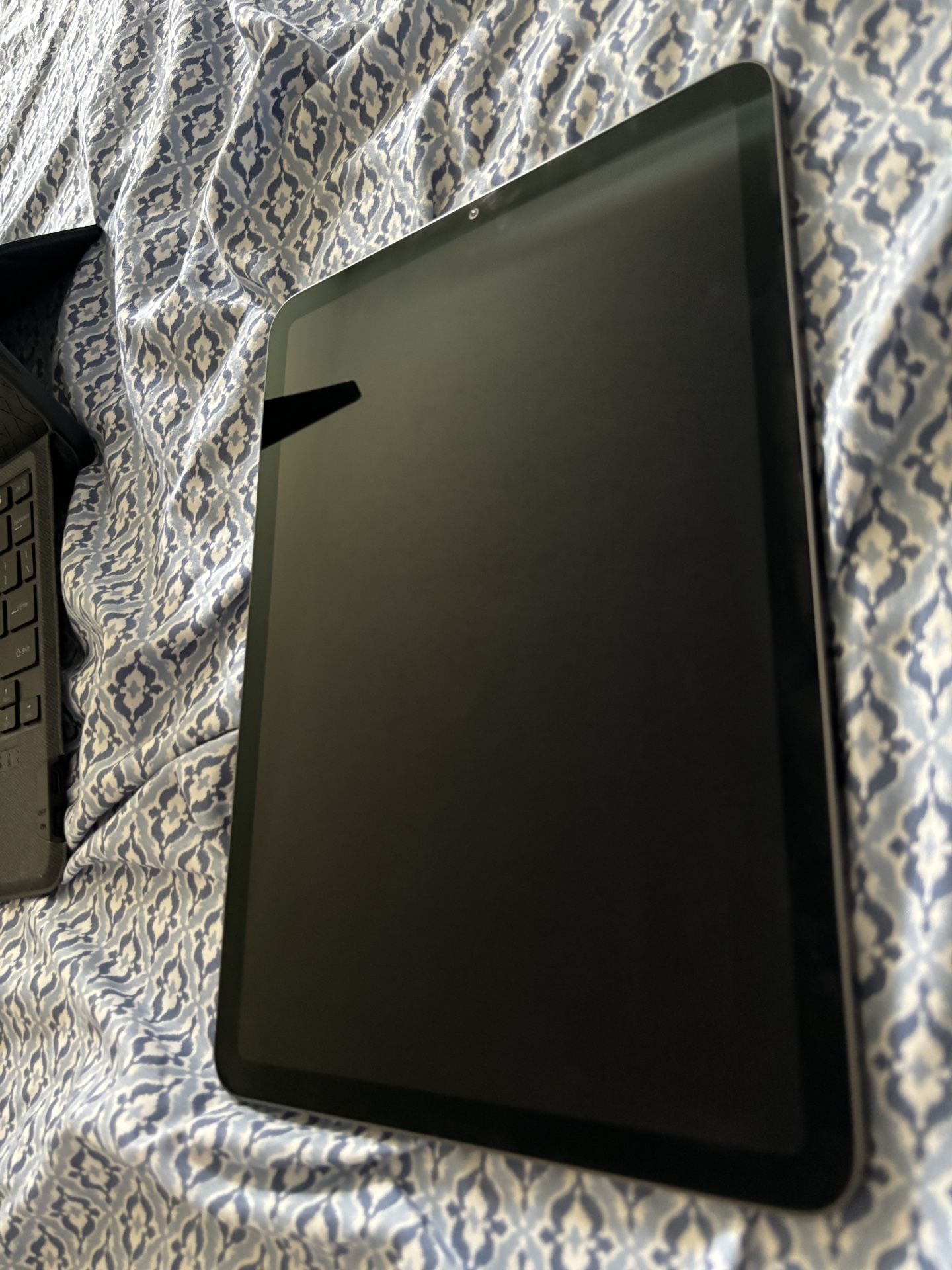 iPad Air 5th Gen 256 Gb Comes With Keyboard Case