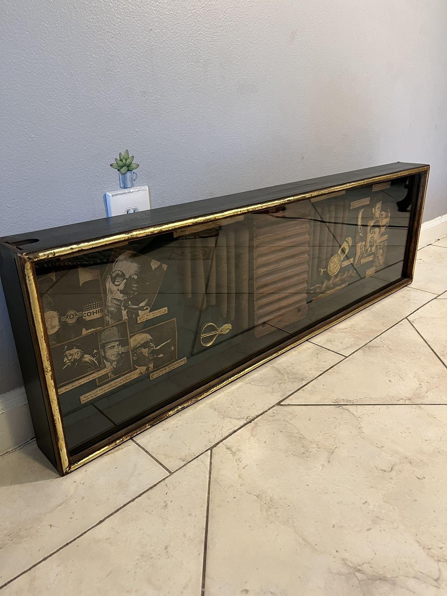 VINTAGE FELIPE GREGORIO CIGAR COLLECTORS GLASS FRONT DISPLAY CASE