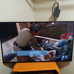 TCL ROKU T.V.