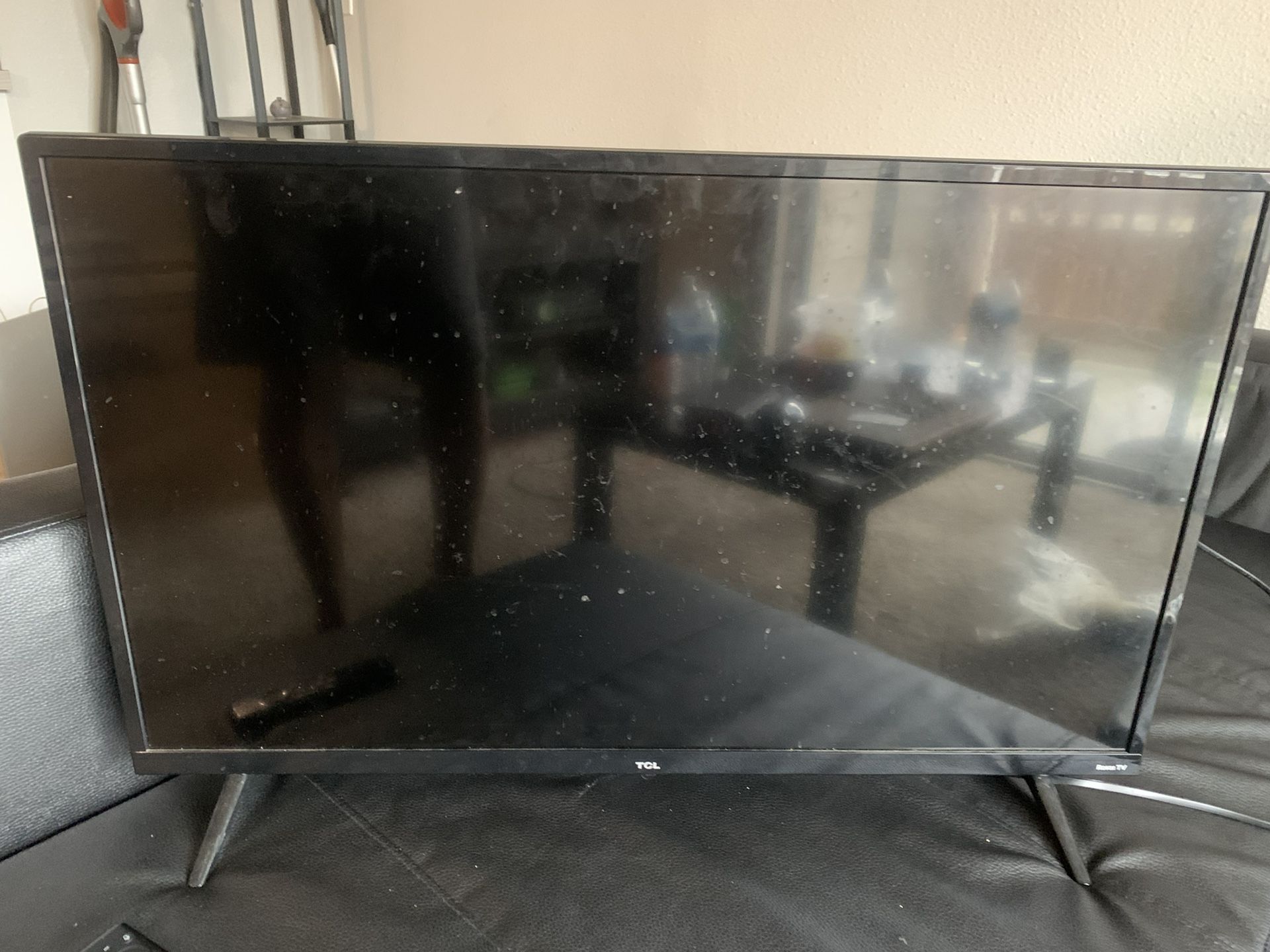 30’ TCL Roku Tv