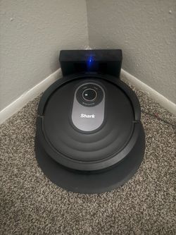 SHARK ROBOT VACUUM