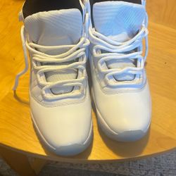 Jordan 11 Legend Blues 