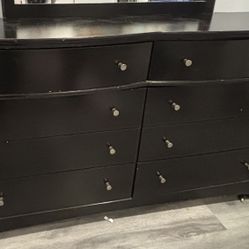 Dresser With Mirror 