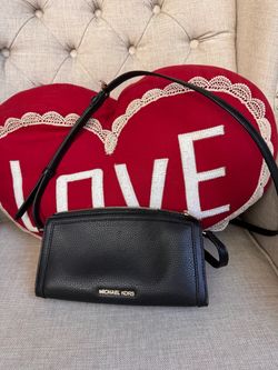 MICHAEL KORS Jet Set Medium Pebbled Leather Crossbody Bag