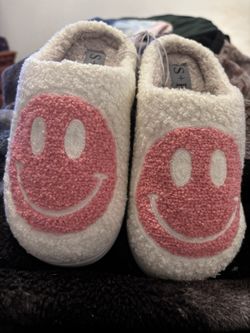 Women's Size 6 Slippers