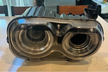 2019-2023 Dodge Challenger RH Passenger Side Xenon HID Air Intake Headlight (contact info removed)8-AA OEM