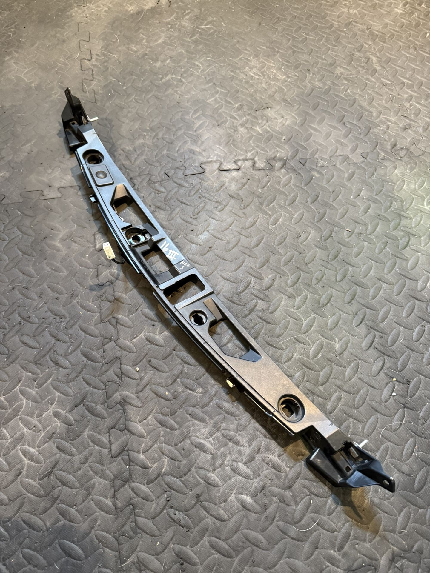 14-18 mazda 3 Hatchback Rear Center Liftgate Finish Panel Bracket