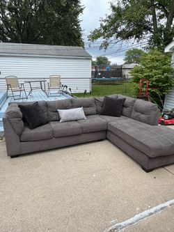 Spacious Gray Sectional Couch with Chaise – Free Delivery