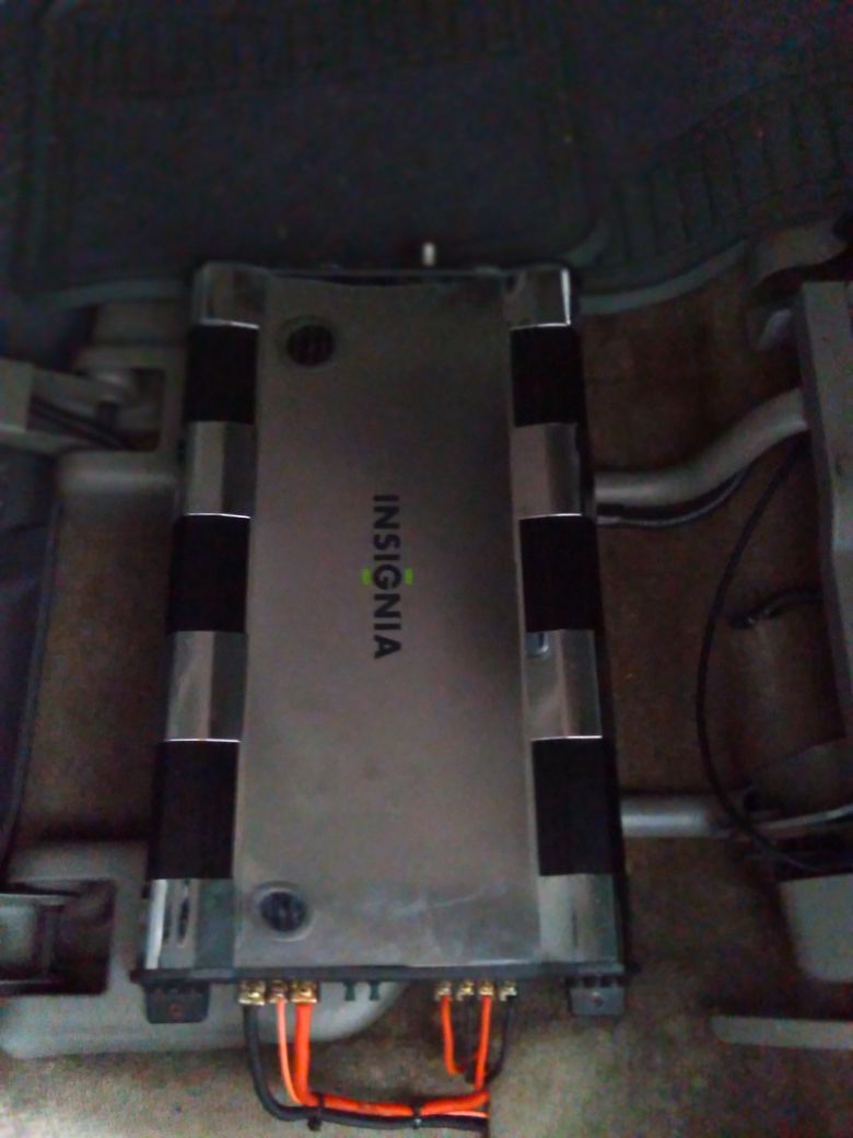 Insignia amplifier 2 channel 1000w
