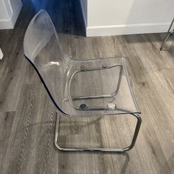 4 Chairs 