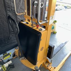 Electric Pallet Lift