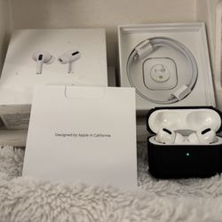 Apple iPhone AirPods Pro (1st Generation) with MagSafe Charging Case & Military Grade Case LIKE NEW