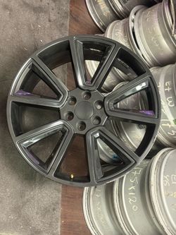 Chevy GMC Cadillac Escalade  Rim Wheel 24 Inch 6 Lugs Bolt Pattern 5.50 Inch 139.70 mm Only one rim