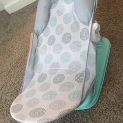 Summer Deluxe Baby Bather (Triangle Stripes) – Bath Support for Use in the Sink or Bathtub – Includes 3 Reclining Positions 