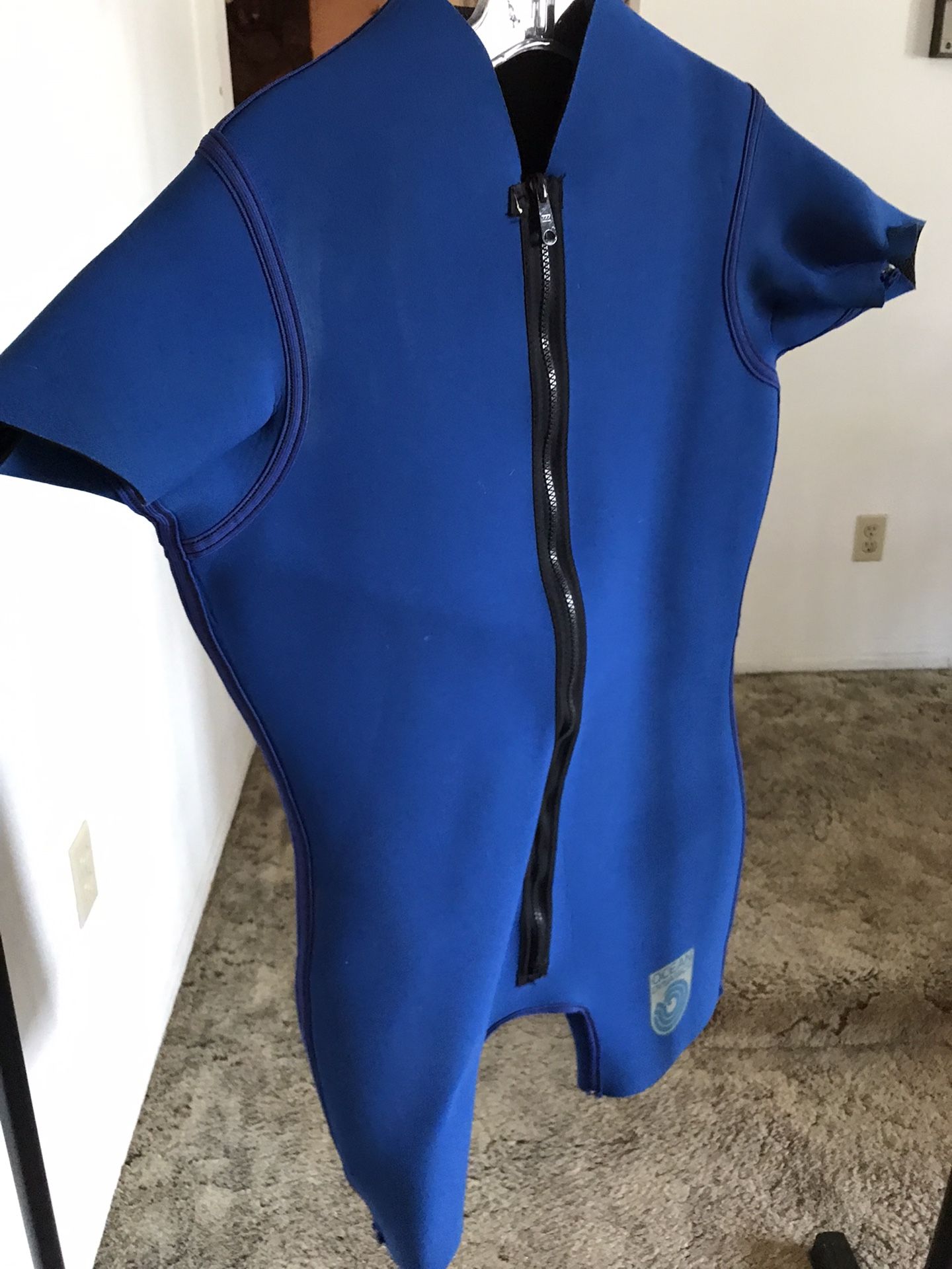 Ocean Dynamics Blue Shorty West suit Large $25.00 Now $15.00