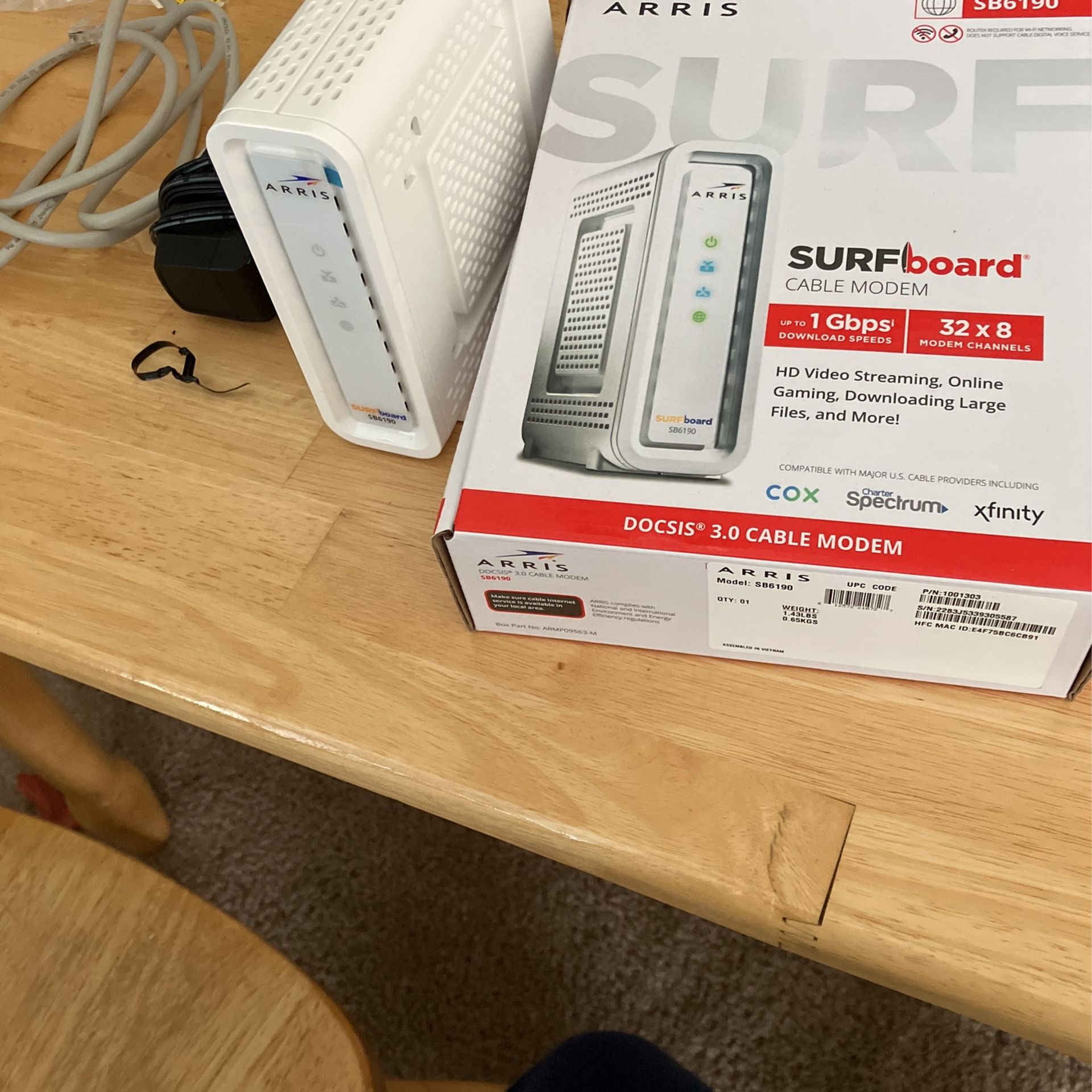 Arris SB6190 modem (almost new)