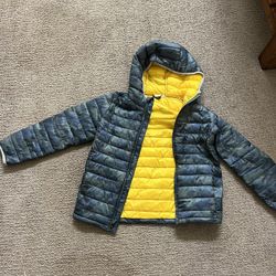 Gap kids size medium, lightweight jacket, camo