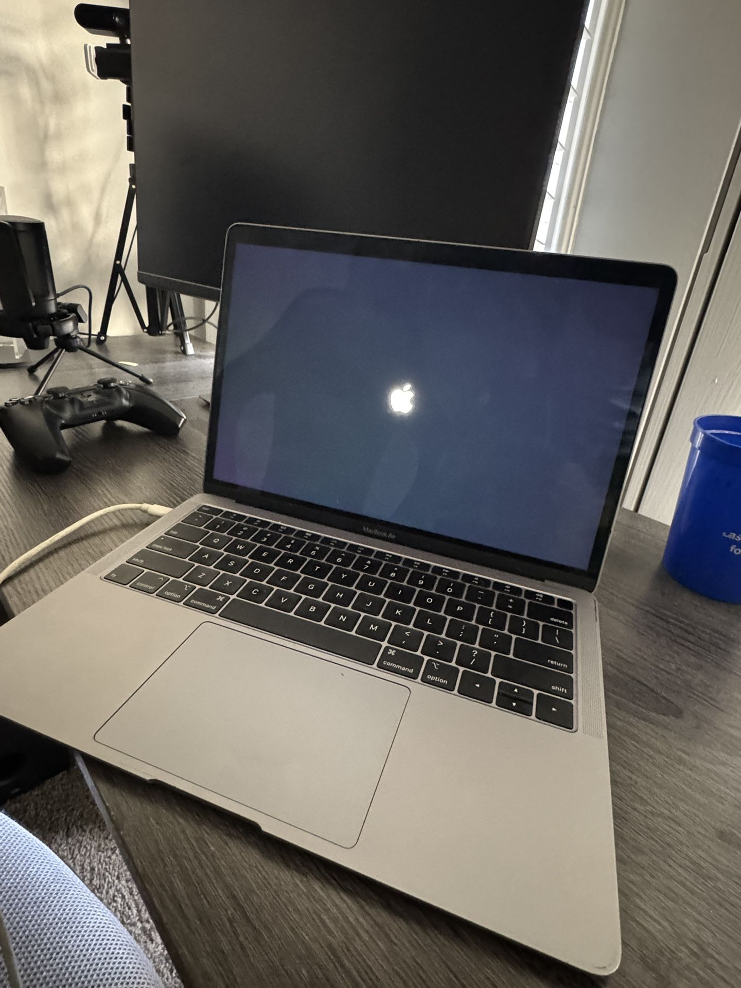MacBook Air “2019” READ DESCRIPTION 