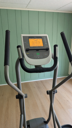 2015 Precor EFX 5.23 Elliptical – Like New Condition, 50 Hours - Inverness, IL