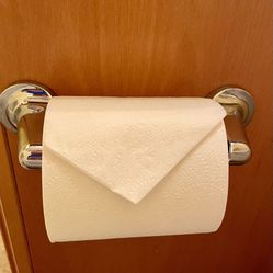 TOILET PAPER HOLDER 