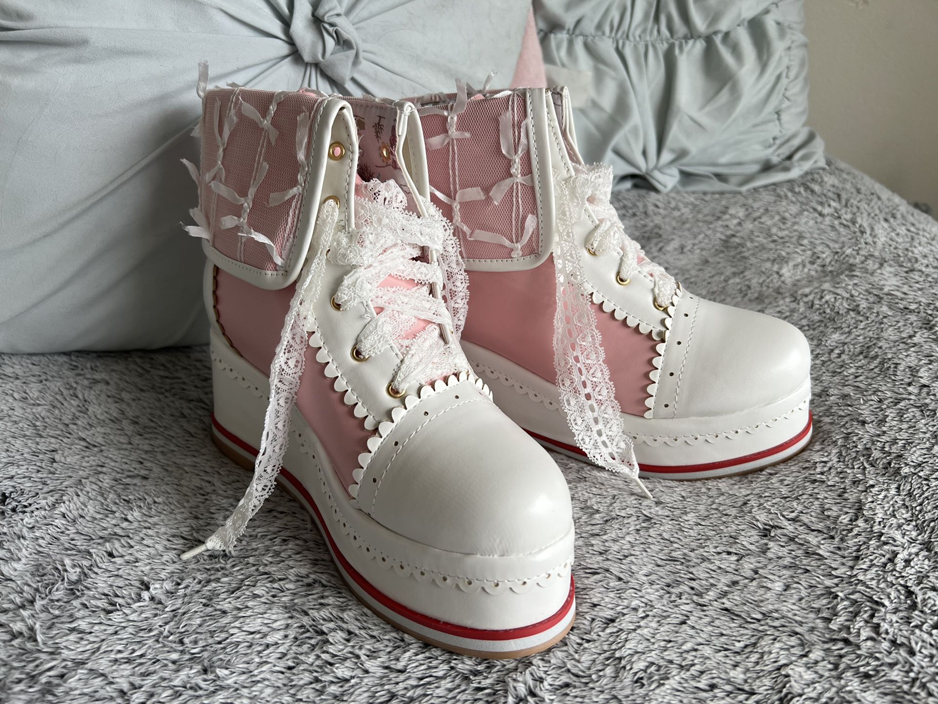 NEW NEVER USED Kawaii Platform Women’s Sneaker Boots Lace Lolita Victorian Pink Cute Japanese *SEE DESCRIPTION*