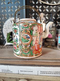 18th-Century Rose Medallion Porcelain Teapot 