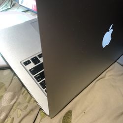 MacBook Air 13” intel i5 128GB SSD 4GB RAM  macOS Monterey / w charger , 149 $ firm price