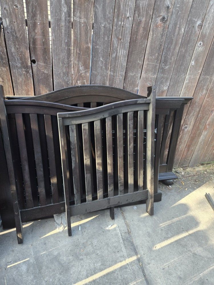Baby Crib. Almost New