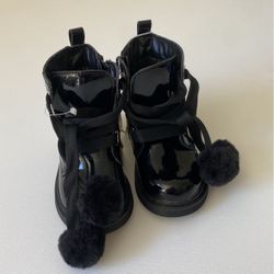 Boots Nicole Miller  Black Patent Leather Fleece Lining For Baby Girl Sz6 