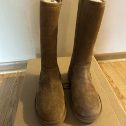 Ugg winter boots size 5 (adult) brand new in a box.