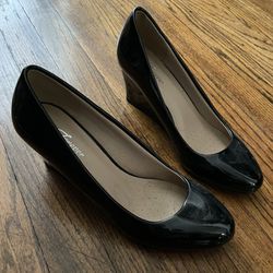 OLIVIA K Women's Adorable Low Wedge Heel Shoe