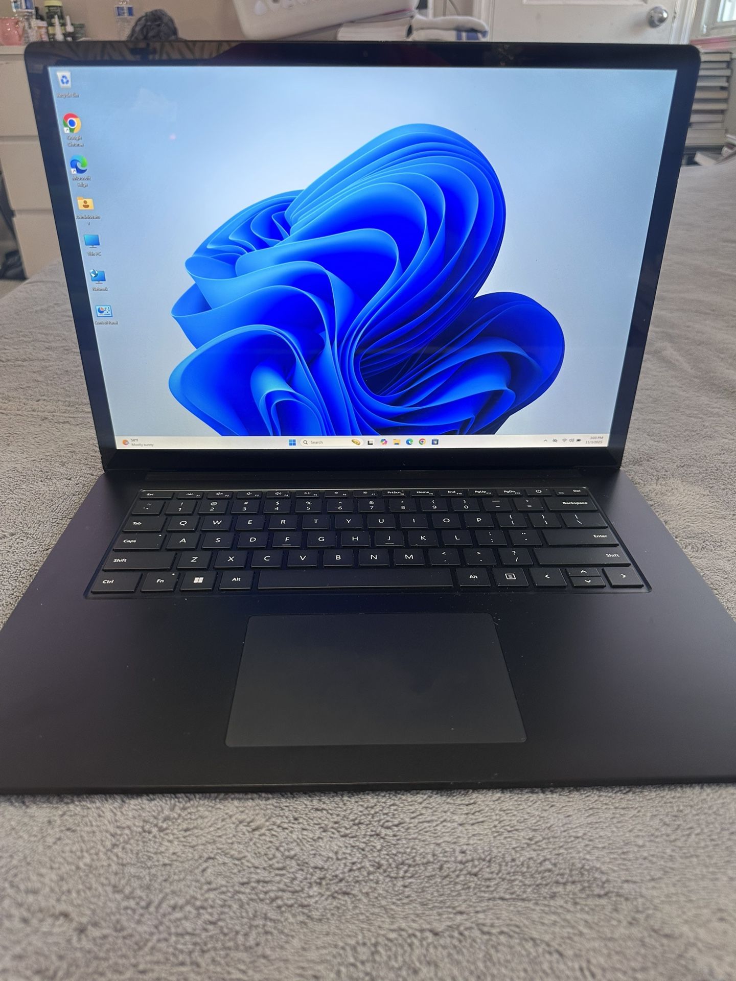 Microsoft Surface Laptop 4 / Core i7 / 16GB RAM / Windows 11 Pro / 15” Touchscreen / 512 GB SSD HHD