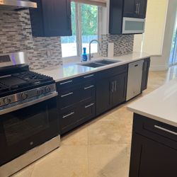 Gabinete Kitchen Set Appliances Not Included/ Juego Completo De Gabinetes De Cocina Refrigerador, Estufa, Microonda NO INCLUIDO