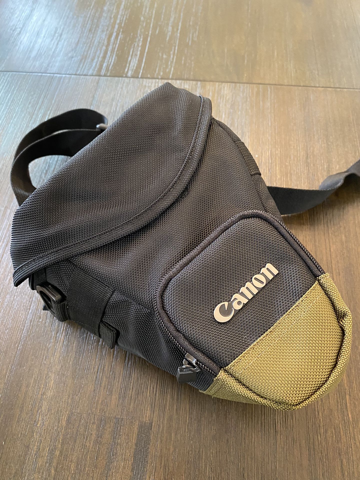 Canon Zoom Pack 1000 Top-Loading Holster/Shoulder Camera Bag