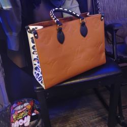 Louis Vuitton Onthego Tote Wild At Heart 