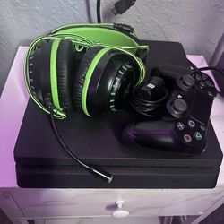Playstation 4 (PS4)