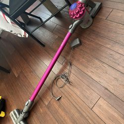 Dyson V6